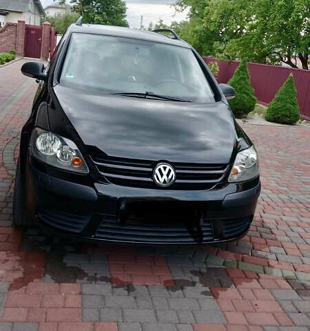 Черный Фольксваген Гольф Плюс, объемом двигателя 1.6 л и пробегом 217 тыс. км за 6800 $, фото 1 на Automoto.ua
