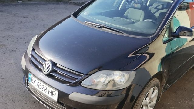 Черный Фольксваген Гольф Плюс, объемом двигателя 1.9 л и пробегом 251 тыс. км за 6200 $, фото 1 на Automoto.ua