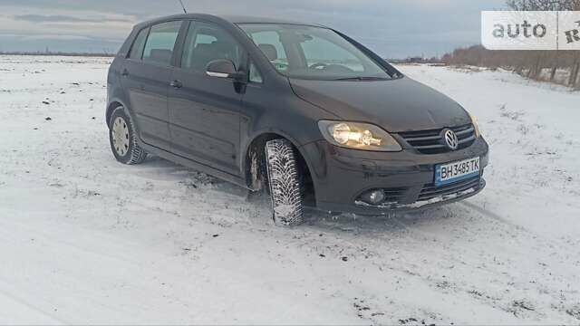 Черный Фольксваген Гольф Плюс, объемом двигателя 1.6 л и пробегом 203 тыс. км за 6300 $, фото 1 на Automoto.ua