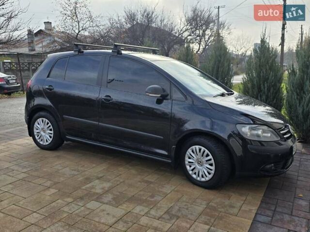 Черный Фольксваген Гольф Плюс, объемом двигателя 1.6 л и пробегом 150 тыс. км за 6200 $, фото 1 на Automoto.ua