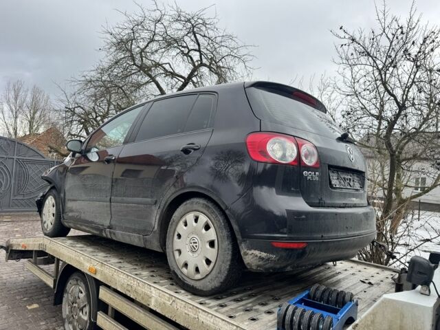 Черный Фольксваген Гольф Плюс, объемом двигателя 1.4 л и пробегом 250 тыс. км за 2050 $, фото 1 на Automoto.ua