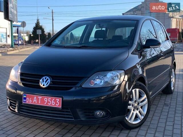 Черный Фольксваген Гольф Плюс, объемом двигателя 1.6 л и пробегом 190 тыс. км за 7300 $, фото 1 на Automoto.ua