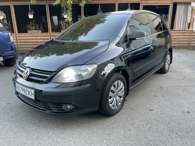 Черный Фольксваген Гольф Плюс, объемом двигателя 1.6 л и пробегом 170 тыс. км за 7700 $, фото 1 на Automoto.ua