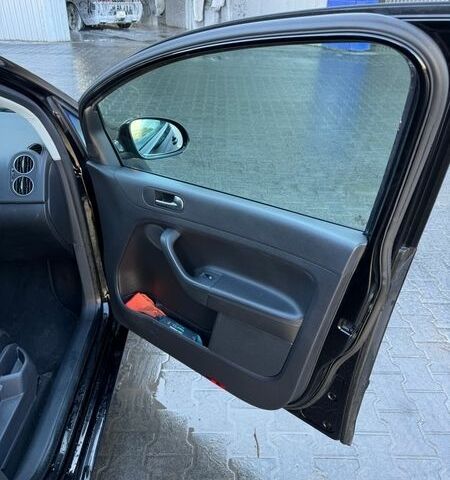 Черный Фольксваген Гольф Плюс, объемом двигателя 1.4 л и пробегом 220 тыс. км за 9800 $, фото 1 на Automoto.ua