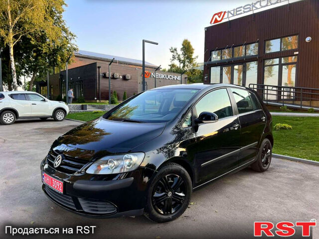 Черный Фольксваген Гольф Плюс, объемом двигателя 1.4 л и пробегом 200 тыс. км за 5800 $, фото 1 на Automoto.ua
