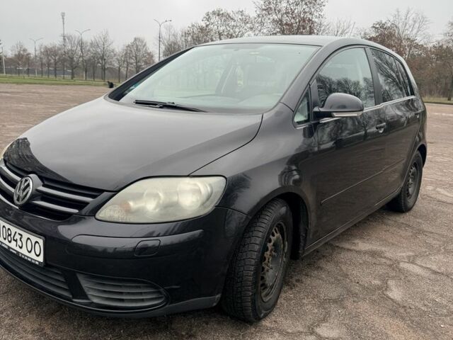 Черный Фольксваген Гольф Плюс, объемом двигателя 1.6 л и пробегом 182 тыс. км за 4200 $, фото 1 на Automoto.ua