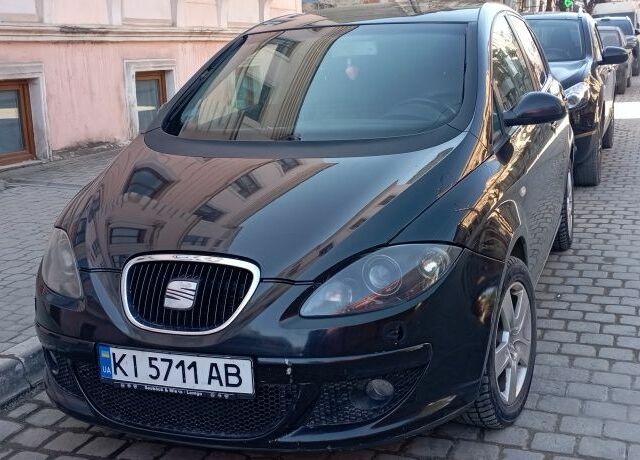 Черный Фольксваген Гольф Плюс, объемом двигателя 2 л и пробегом 302 тыс. км за 2500 $, фото 1 на Automoto.ua