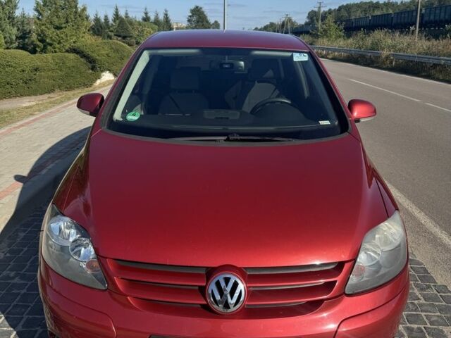 Фольксваген Гольф Плюс 2005 в Сарнах на Automoto.ua Красный Фольксваген Гольф Плюс, объемом двигателя 1.9 л и пробегом 235 тыс. км за 5700 $, фото 1 на Automoto.ua