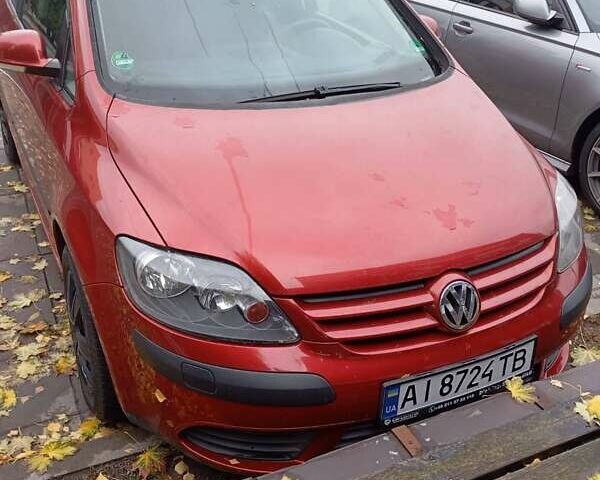 Красный Фольксваген Гольф Плюс, объемом двигателя 1.6 л и пробегом 232 тыс. км за 5200 $, фото 1 на Automoto.ua