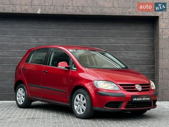 Червоний Фольксваген Golf Plus, об'ємом двигуна 1.39 л та пробігом 220 тис. км за 7999 $, фото 1 на Automoto.ua
