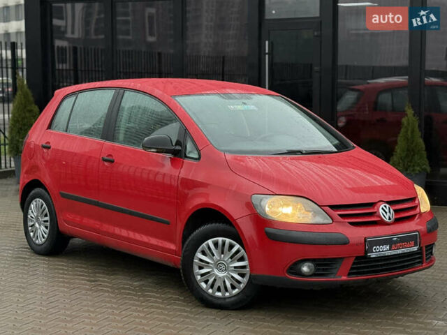 Красный Фольксваген Гольф Плюс, объемом двигателя 1.9 л и пробегом 240 тыс. км за 5900 $, фото 1 на Automoto.ua