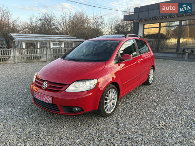 Красный Фольксваген Гольф Плюс, объемом двигателя 1.4 л и пробегом 238 тыс. км за 7200 $, фото 1 на Automoto.ua