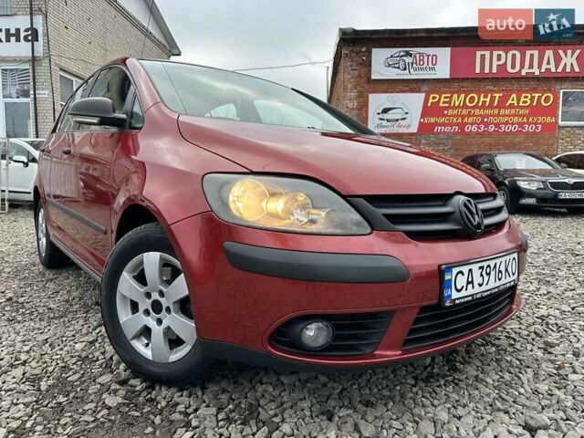 Красный Фольксваген Гольф Плюс, объемом двигателя 1.6 л и пробегом 310 тыс. км за 6200 $, фото 1 на Automoto.ua
