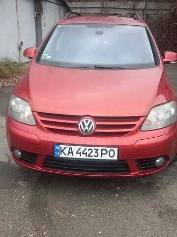 Красный Фольксваген Гольф Плюс, объемом двигателя 1.4 л и пробегом 184 тыс. км за 6900 $, фото 1 на Automoto.ua