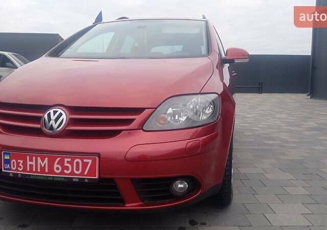 Красный Фольксваген Гольф Плюс, объемом двигателя 1.4 л и пробегом 235 тыс. км за 6900 $, фото 1 на Automoto.ua