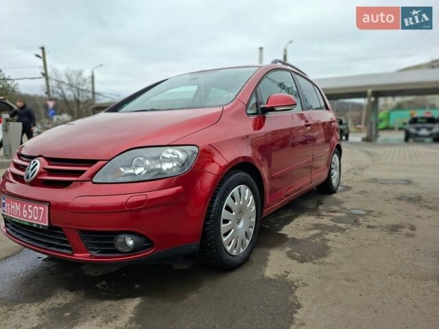 Красный Фольксваген Гольф Плюс, объемом двигателя 1.4 л и пробегом 238 тыс. км за 6750 $, фото 1 на Automoto.ua