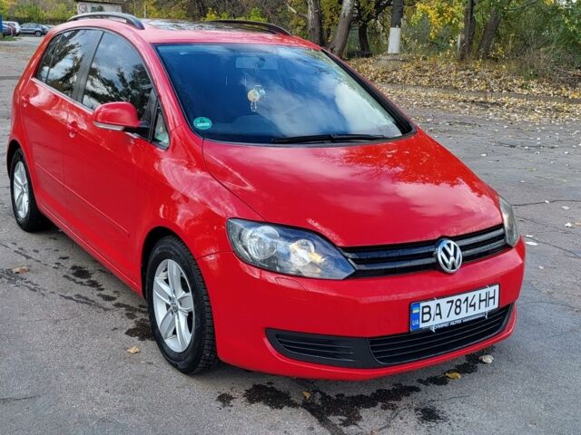 Фольксваген Golf Plus 2010 у Кропивницькому (Кіровограді) на Automoto.ua Червоний Фольксваген Golf Plus, об'ємом двигуна 1.6 л та пробігом 270 тис. км за 8400 $, фото 1 на Automoto.ua