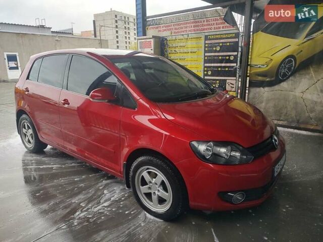 Красный Фольксваген Гольф Плюс, объемом двигателя 1.39 л и пробегом 100 тыс. км за 8700 $, фото 1 на Automoto.ua