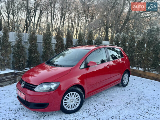Красный Фольксваген Гольф Плюс, объемом двигателя 1.6 л и пробегом 215 тыс. км за 7500 $, фото 1 на Automoto.ua