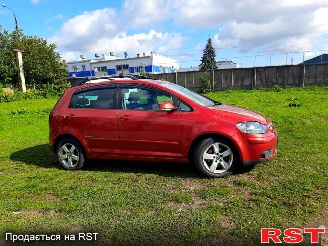 Красный Фольксваген Гольф Плюс, объемом двигателя 1.4 л и пробегом 25200 тыс. км за 7100 $, фото 1 на Automoto.ua