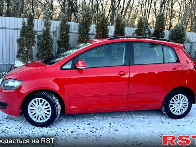 Красный Фольксваген Гольф Плюс, объемом двигателя 1.6 л и пробегом 219 тыс. км за 7998 $, фото 1 на Automoto.ua