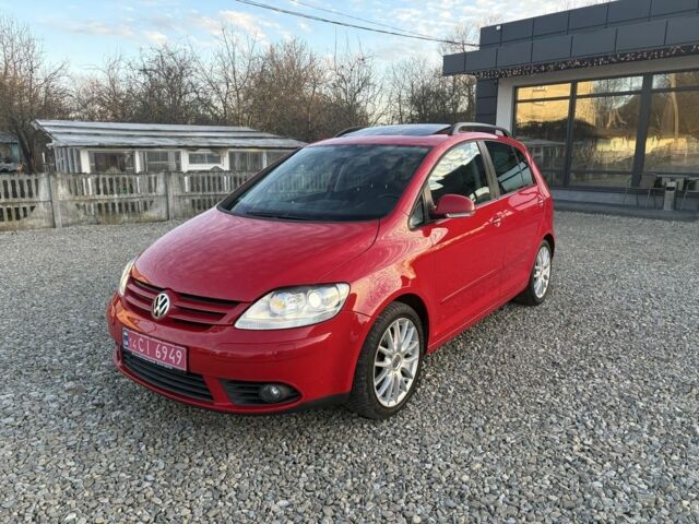 Красный Фольксваген Гольф Плюс, объемом двигателя 1.4 л и пробегом 239 тыс. км за 6999 $, фото 1 на Automoto.ua