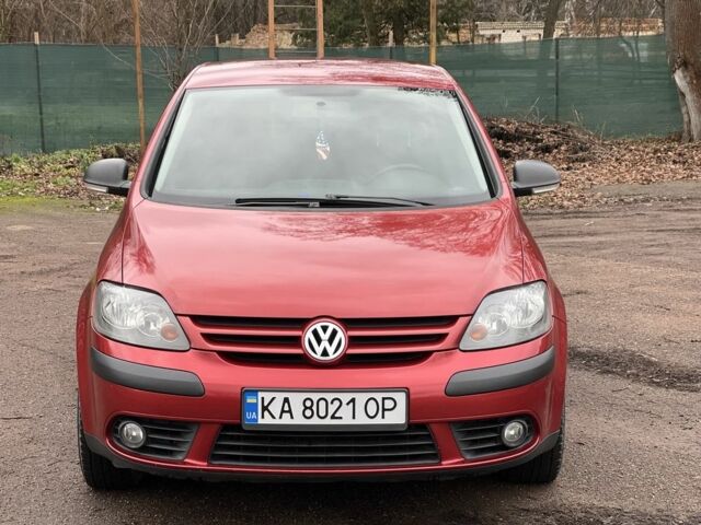 Красный Фольксваген Гольф Плюс, объемом двигателя 1.6 л и пробегом 247 тыс. км за 6500 $, фото 1 на Automoto.ua