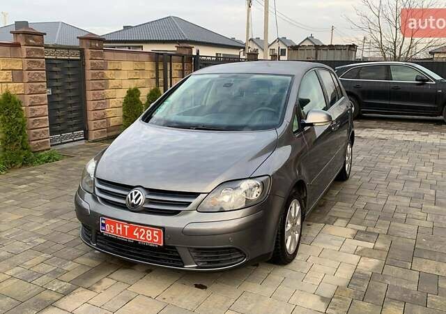 Серый Фольксваген Гольф Плюс, объемом двигателя 1.6 л и пробегом 172 тыс. км за 5977 $, фото 1 на Automoto.ua
