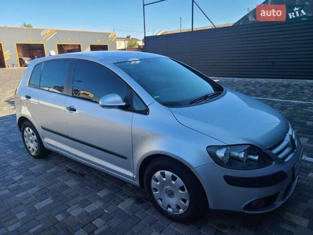 Серый Фольксваген Гольф Плюс, объемом двигателя 1.6 л и пробегом 182 тыс. км за 6400 $, фото 1 на Automoto.ua