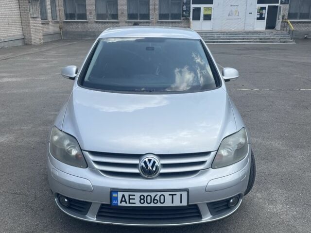 Сірий Фольксваген Golf Plus, об'ємом двигуна 1.6 л та пробігом 262 тис. км за 5200 $, фото 1 на Automoto.ua