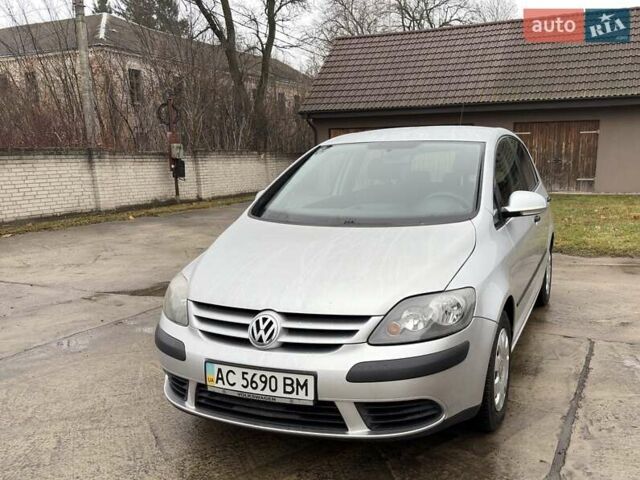 Серый Фольксваген Гольф Плюс, объемом двигателя 1.4 л и пробегом 269 тыс. км за 4500 $, фото 1 на Automoto.ua