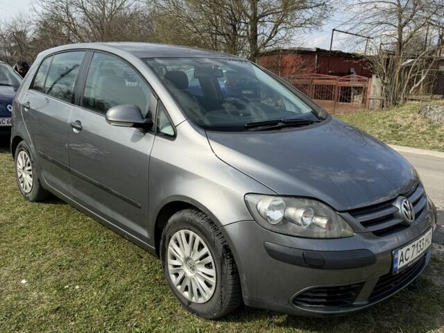 Серый Фольксваген Гольф Плюс, объемом двигателя 1.4 л и пробегом 194 тыс. км за 4900 $, фото 1 на Automoto.ua