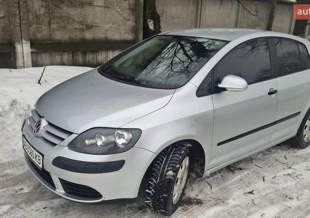 Серый Фольксваген Гольф Плюс, объемом двигателя 1.6 л и пробегом 172 тыс. км за 6200 $, фото 1 на Automoto.ua
