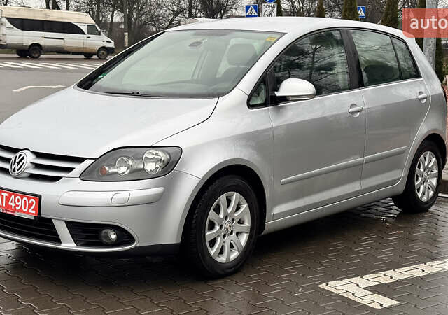 Сірий Фольксваген Golf Plus, об'ємом двигуна 1.6 л та пробігом 216 тис. км за 5850 $, фото 1 на Automoto.ua