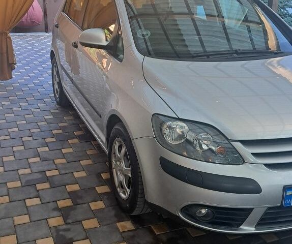 Серый Фольксваген Гольф Плюс, объемом двигателя 0 л и пробегом 300 тыс. км за 4999 $, фото 1 на Automoto.ua