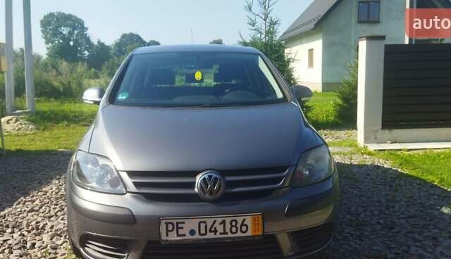 Сірий Фольксваген Golf Plus, об'ємом двигуна 1.6 л та пробігом 207 тис. км за 5500 $, фото 1 на Automoto.ua
