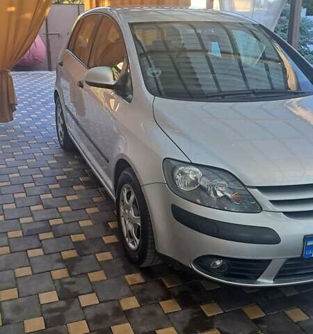 Серый Фольксваген Гольф Плюс, объемом двигателя 1.6 л и пробегом 293 тыс. км за 5400 $, фото 1 на Automoto.ua