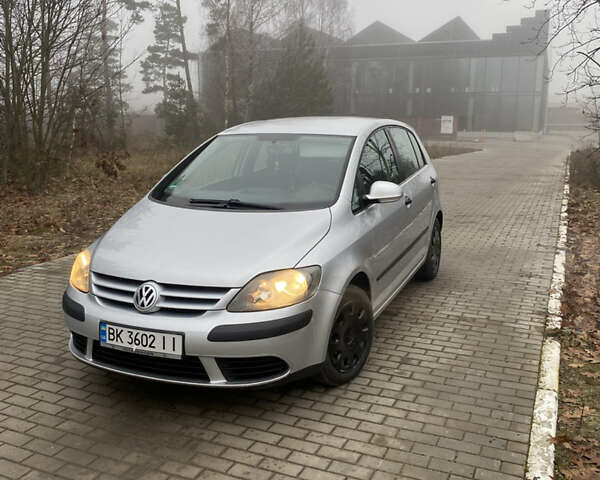 Сірий Фольксваген Golf Plus, об'ємом двигуна 1.39 л та пробігом 244 тис. км за 5100 $, фото 1 на Automoto.ua