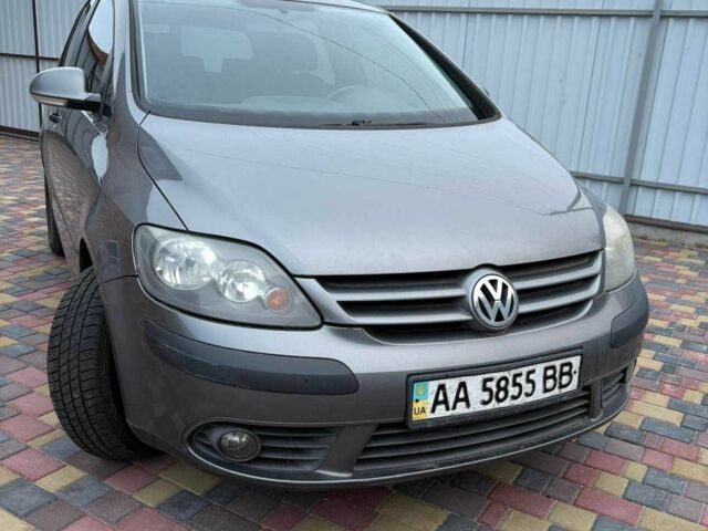 Серый Фольксваген Гольф Плюс, объемом двигателя 1.6 л и пробегом 271 тыс. км за 3900 $, фото 1 на Automoto.ua