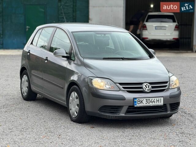 Сірий Фольксваген Golf Plus, об'ємом двигуна 1.6 л та пробігом 245 тис. км за 4250 $, фото 1 на Automoto.ua