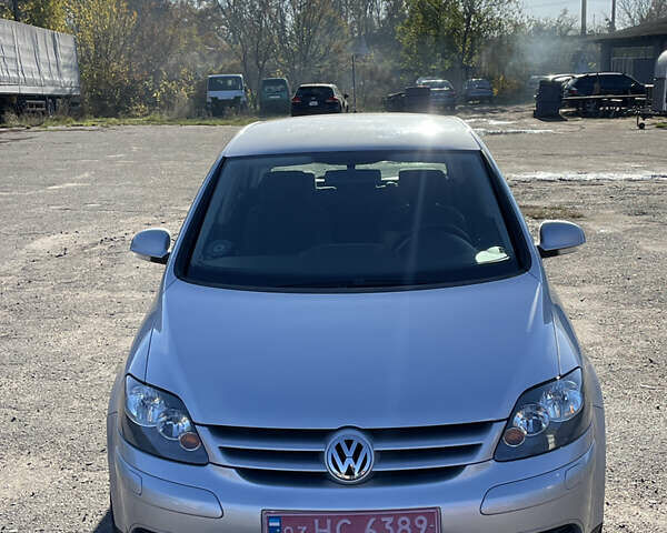 Серый Фольксваген Гольф Плюс, объемом двигателя 1.6 л и пробегом 218 тыс. км за 6300 $, фото 1 на Automoto.ua