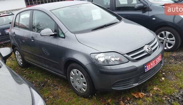 Серый Фольксваген Гольф Плюс, объемом двигателя 1.6 л и пробегом 204 тыс. км за 5800 $, фото 1 на Automoto.ua