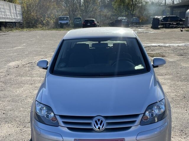 Серый Фольксваген Гольф Плюс, объемом двигателя 1.6 л и пробегом 218 тыс. км за 6300 $, фото 1 на Automoto.ua