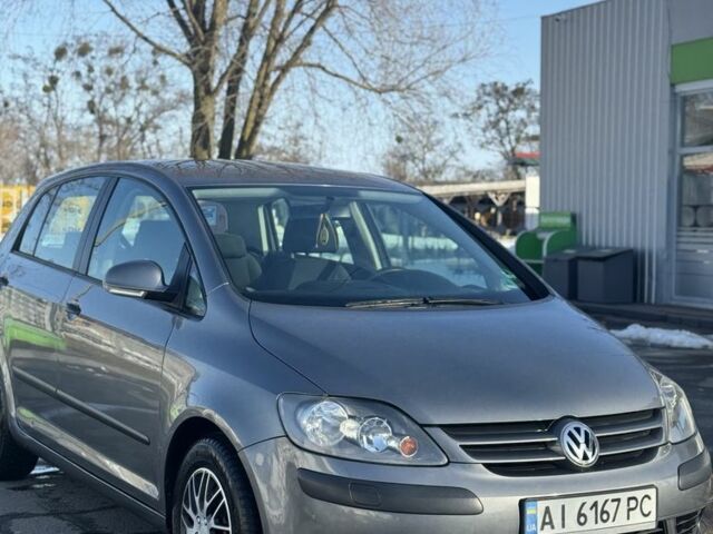 Серый Фольксваген Гольф Плюс, объемом двигателя 1.6 л и пробегом 230 тыс. км за 5799 $, фото 1 на Automoto.ua