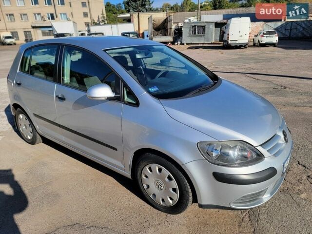 Серый Фольксваген Гольф Плюс, объемом двигателя 1.6 л и пробегом 248 тыс. км за 4800 $, фото 1 на Automoto.ua