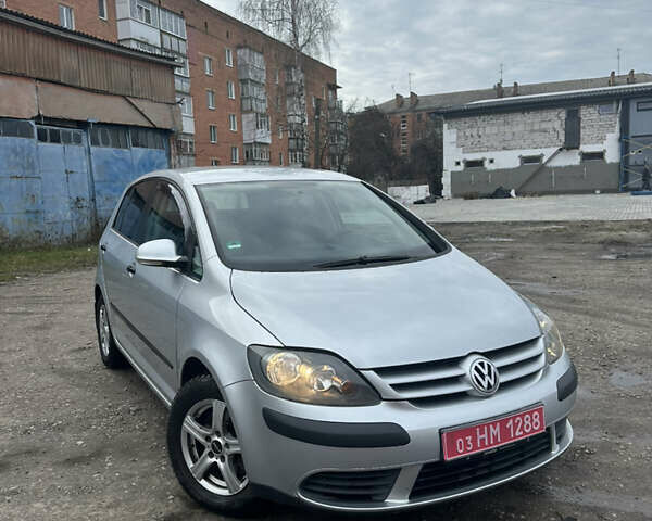 Серый Фольксваген Гольф Плюс, объемом двигателя 1.6 л и пробегом 180 тыс. км за 6200 $, фото 1 на Automoto.ua