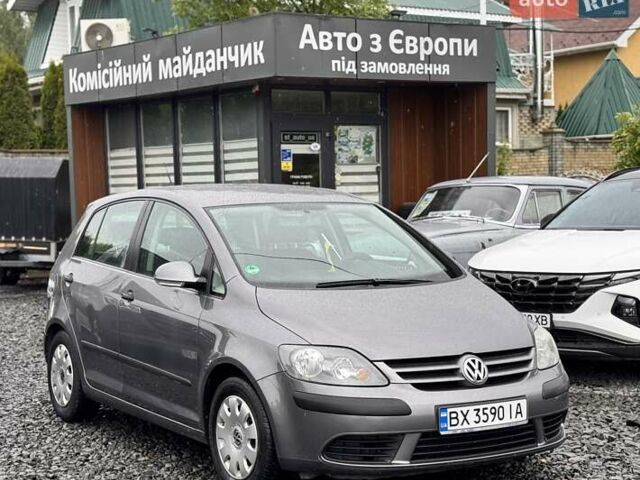 Серый Фольксваген Гольф Плюс, объемом двигателя 1.4 л и пробегом 256 тыс. км за 5000 $, фото 1 на Automoto.ua