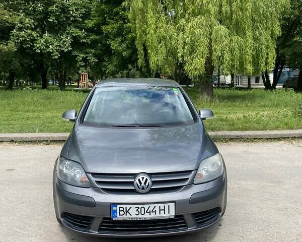 Сірий Фольксваген Golf Plus, об'ємом двигуна 1.6 л та пробігом 196 тис. км за 5100 $, фото 1 на Automoto.ua