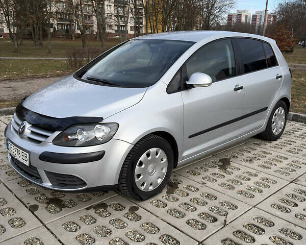 Серый Фольксваген Гольф Плюс, объемом двигателя 1.6 л и пробегом 252 тыс. км за 5500 $, фото 1 на Automoto.ua