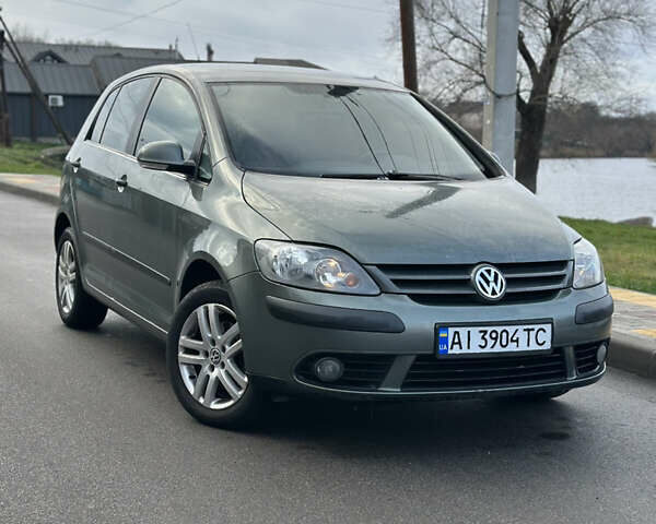 Серый Фольксваген Гольф Плюс, объемом двигателя 1.6 л и пробегом 194 тыс. км за 6400 $, фото 1 на Automoto.ua